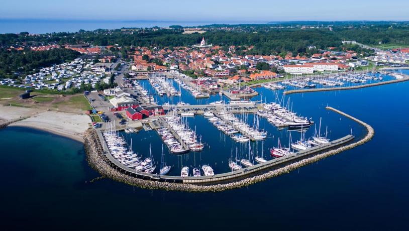 Juelsminde havn og marina set fra oven