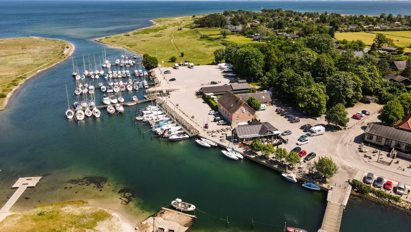 Havnen i Norsminde set fra oven